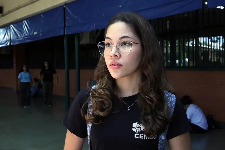 Antônio Cruz/Agência Brasil Brasília (DF), 13/02/2025 - A aluna da escola Setor Oeste, Hosana D´Paula, fala sobre o Programa Pé de Meia. Foto: Antônio Cruz/Agência Brasil